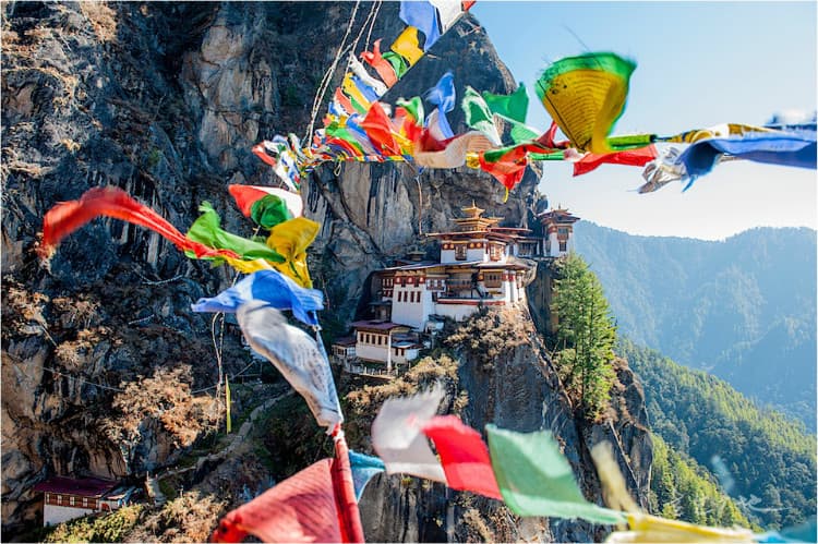 虎穴寺坐落在帕罗山谷上方